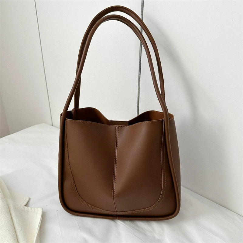 Large Capacity Bucket Bag Women's Retro Versatile Single Shoulder Tote Bag for Work Commuting Soft American Vintage Style
