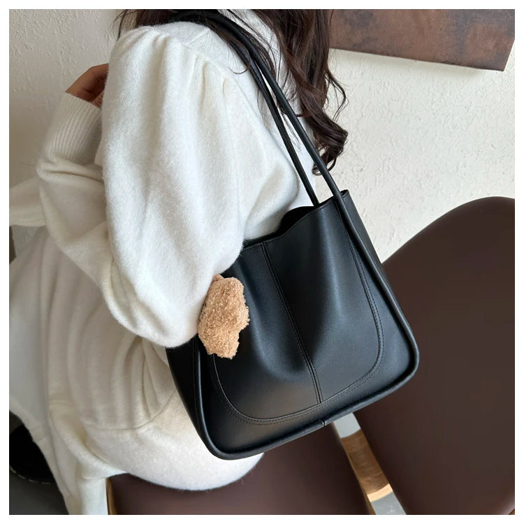 Large Capacity Bucket Bag Women's Retro Versatile Single Shoulder Tote Bag for Work Commuting Soft American Vintage Style