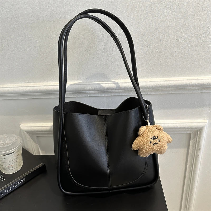 Large Capacity Bucket Bag Women's Retro Versatile Single Shoulder Tote Bag for Work Commuting Soft American Vintage Style