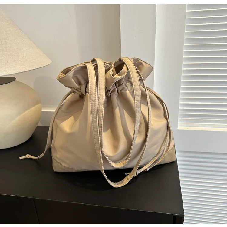 Casual Large Nylon Bucket Bag Women's Simple Style Korean Version Winter 2025 New Fashion Shoulder Handbag Soft Polyester