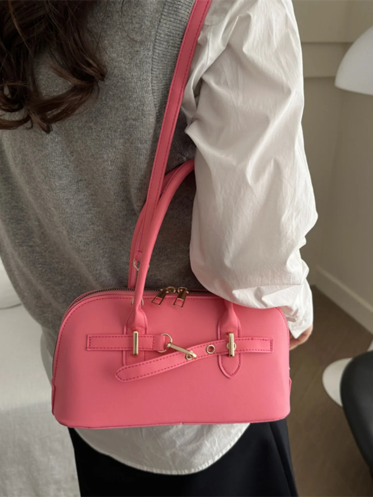 Modern  Shaped Women's Handbag Crossbody Commuter Bag Fashionable Retro Bowling Bag Soft Handle Polyester