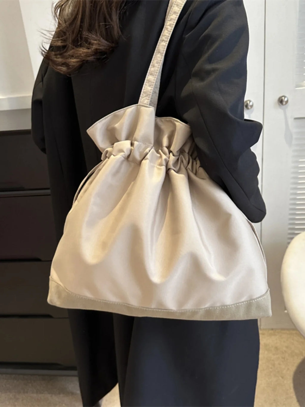 Casual Large Nylon Bucket Bag Women's Simple Style Korean Version Winter 2025 New Fashion Shoulder Handbag Soft Polyester