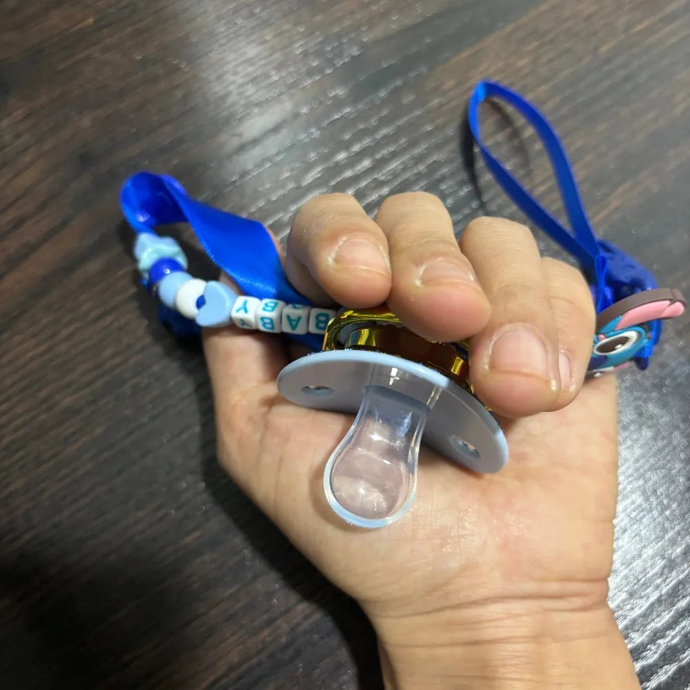 Chewing nipple clip  cute pacifier holder & baby pacifier clip Newborn pacifier feeding gift suitable for babies aged 0 - 8M
