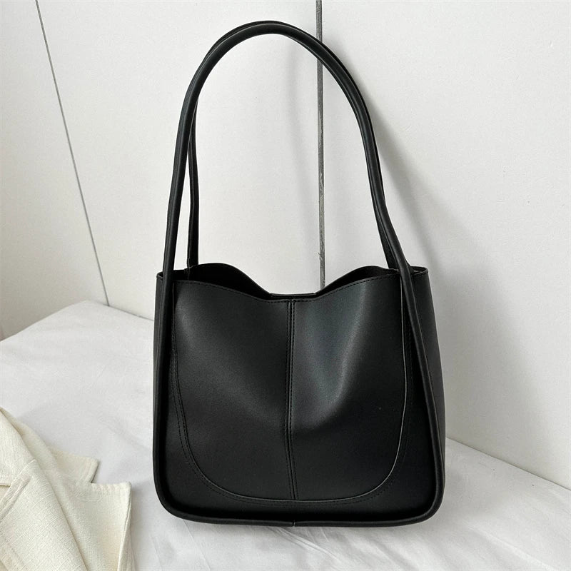 Large Capacity Bucket Bag Women's Retro Versatile Single Shoulder Tote Bag for Work Commuting Soft American Vintage Style