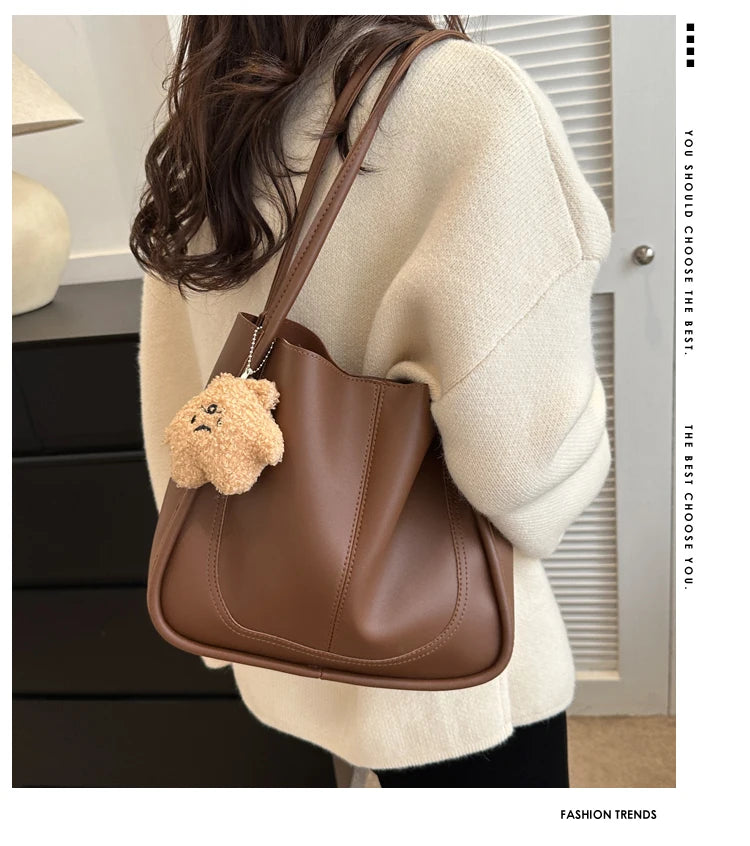 Large Capacity Bucket Bag Women's Retro Versatile Single Shoulder Tote Bag for Work Commuting Soft American Vintage Style