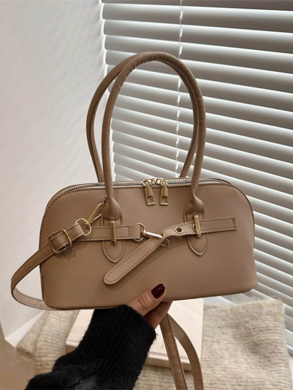 Modern  Shaped Women's Handbag Crossbody Commuter Bag Fashionable Retro Bowling Bag Soft Handle Polyester