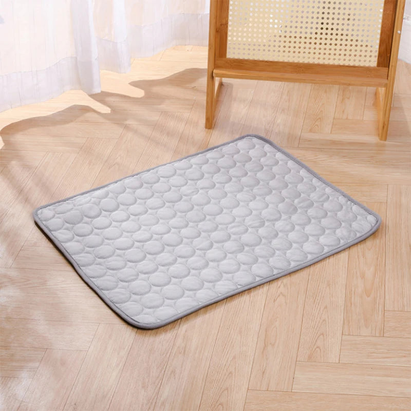 Summer Ice Silk Pet Cooling Mat Dog Cats Non Slip Heat Relief Bed Cat Mat Breathable Ice Silk Cool Dog Mat Washable Pet Supplies
