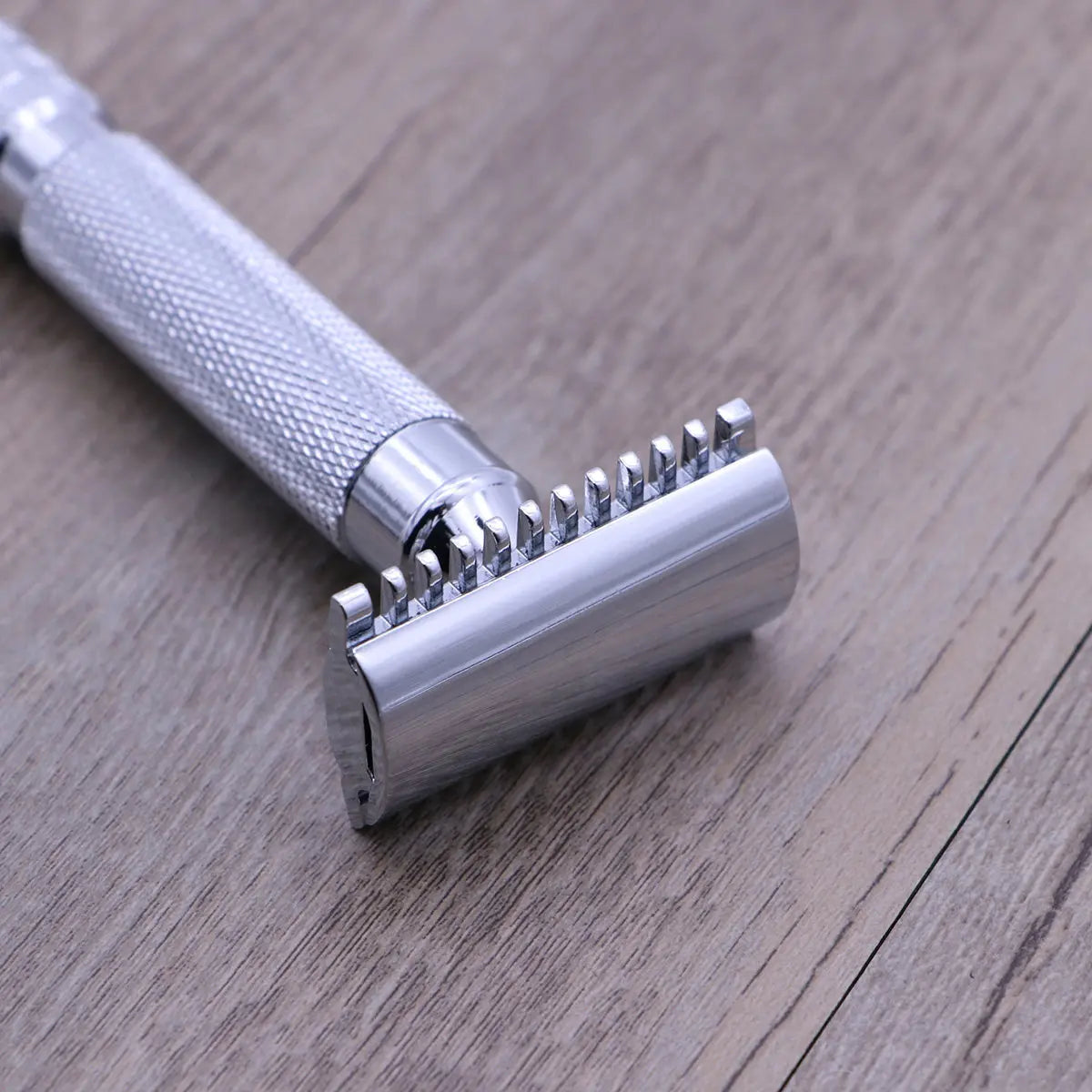 Double Edge Safety Razor Stainless Steel Butterfly Opening for Men Close Clean Shave No Irritation Razor Shaver