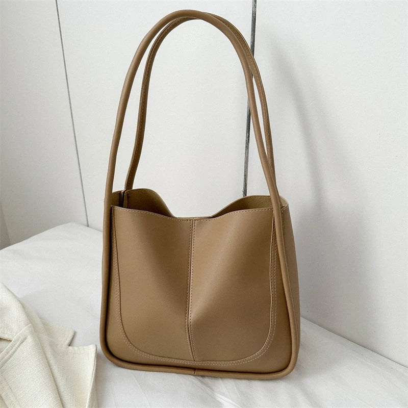 Large Capacity Bucket Bag Women's Retro Versatile Single Shoulder Tote Bag for Work Commuting Soft American Vintage Style