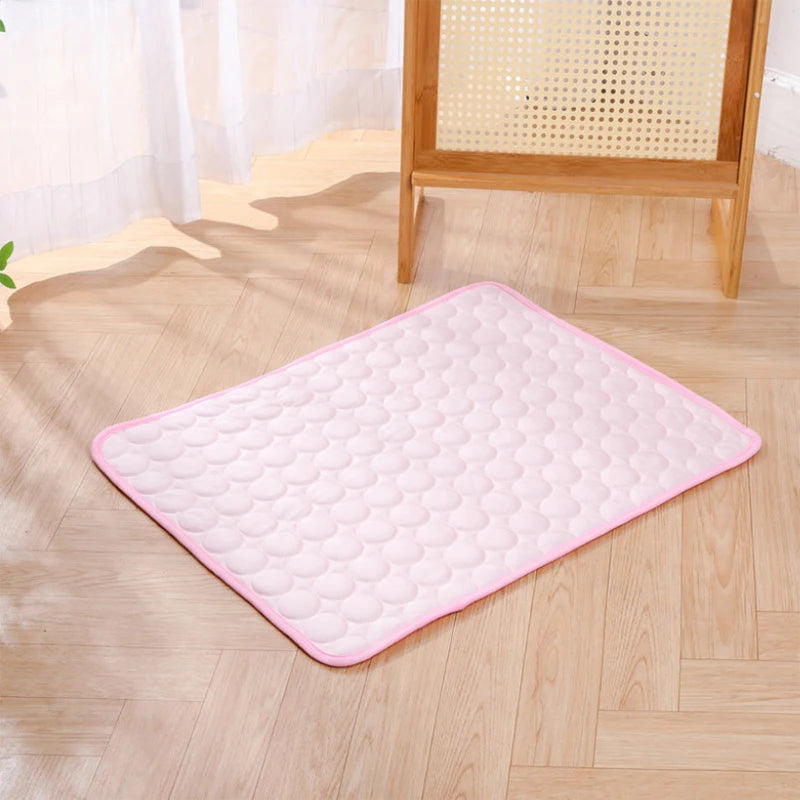 Summer Ice Silk Pet Cooling Mat Dog Cats Non Slip Heat Relief Bed Cat Mat Breathable Ice Silk Cool Dog Mat Washable Pet Supplies
