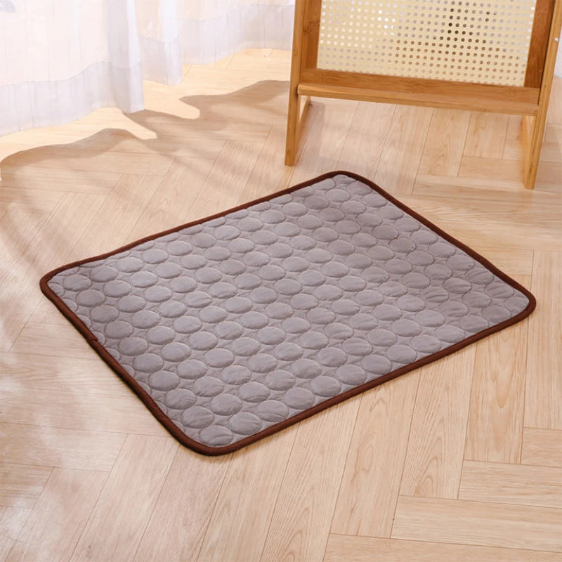 Summer Ice Silk Pet Cooling Mat Dog Cats Non Slip Heat Relief Bed Cat Mat Breathable Ice Silk Cool Dog Mat Washable Pet Supplies