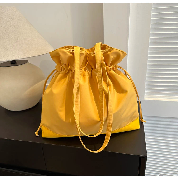 Casual Large Nylon Bucket Bag Women's Simple Style Korean Version Winter 2025 New Fashion Shoulder Handbag Soft Polyester