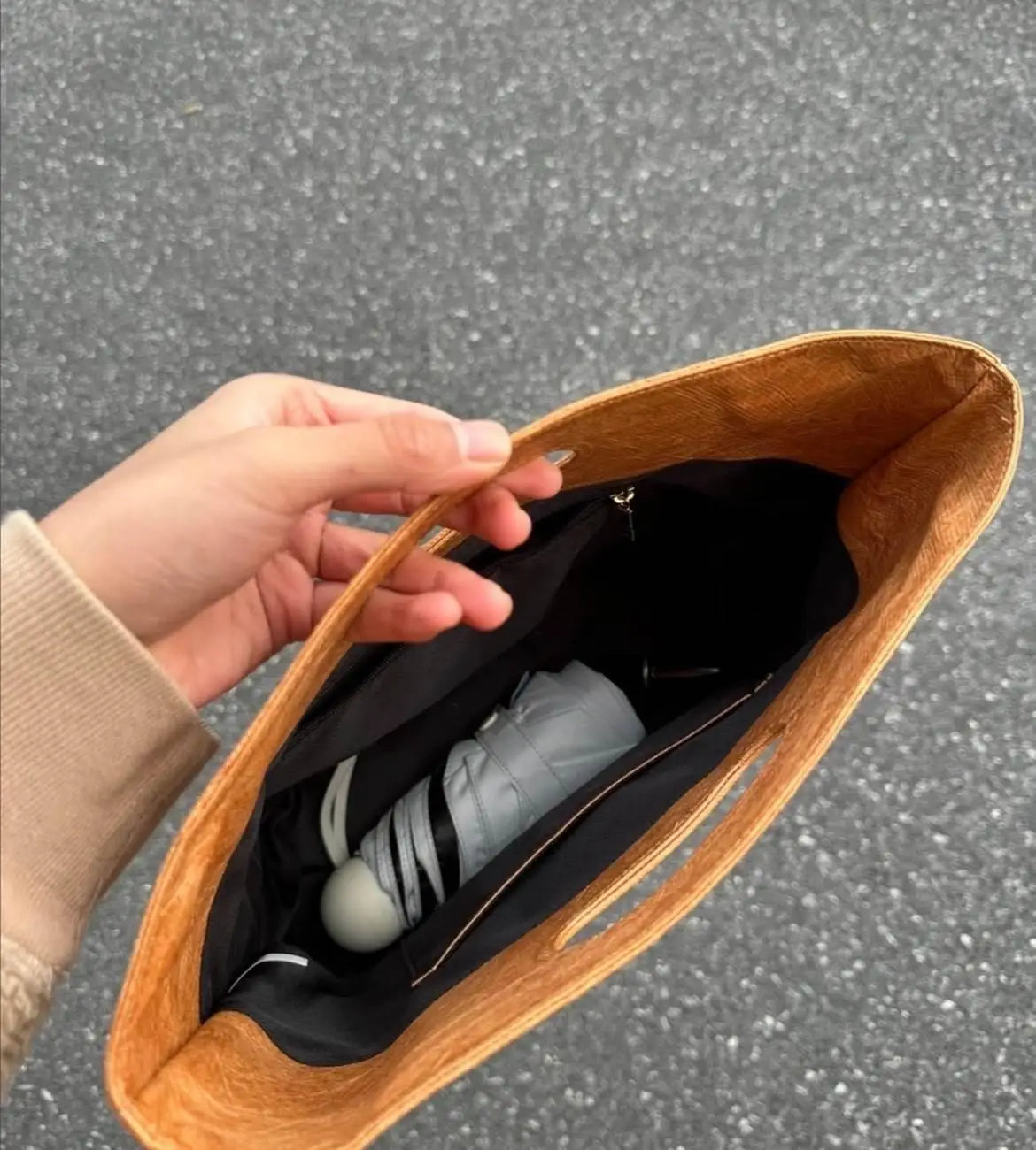 Retro Commuter Large Capacity Women's Tote Bag Kraft Paper Handbag Washable Simple Ins Style Casual Fashion Handbag