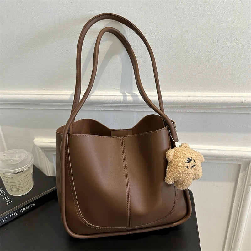 Large Capacity Bucket Bag Women's Retro Versatile Single Shoulder Tote Bag for Work Commuting Soft American Vintage Style