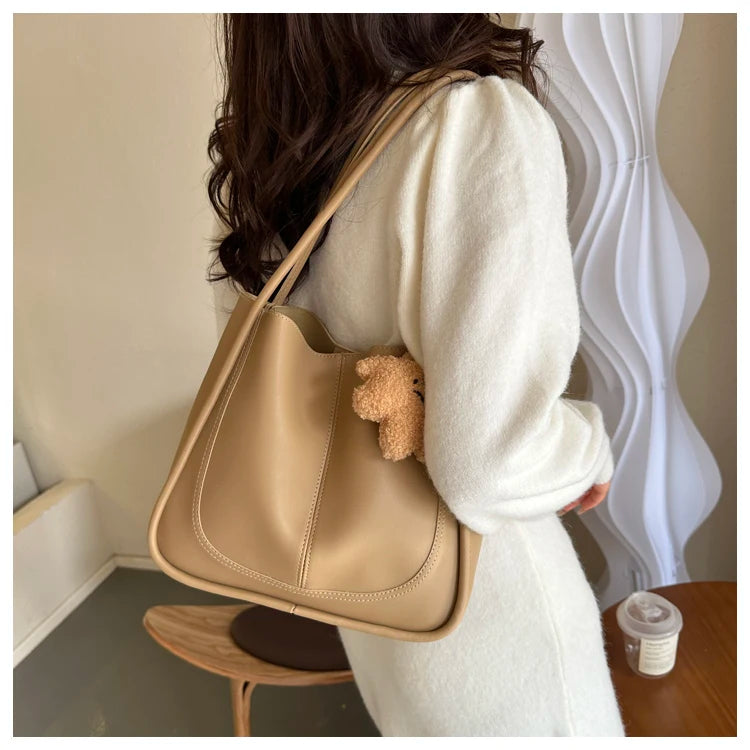 Large Capacity Bucket Bag Women's Retro Versatile Single Shoulder Tote Bag for Work Commuting Soft American Vintage Style