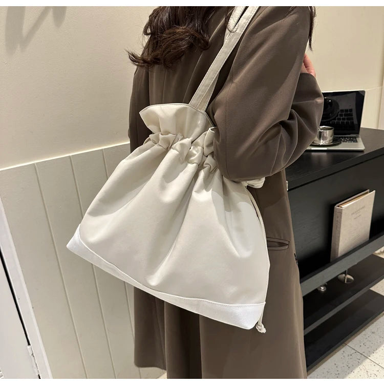 Casual Large Nylon Bucket Bag Women's Simple Style Korean Version Winter 2025 New Fashion Shoulder Handbag Soft Polyester