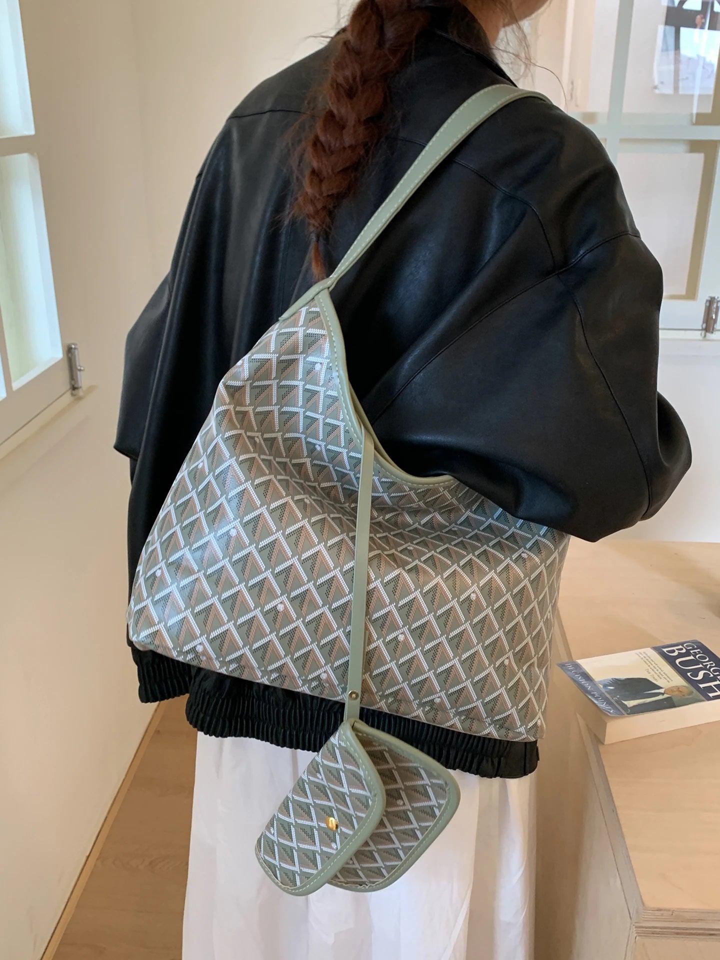 Large Capacity Women's Shoulder Bag Fashionable Commuter Tote Bag Soft PU Leather Printed Geometric Pattern Autumn New Arrival