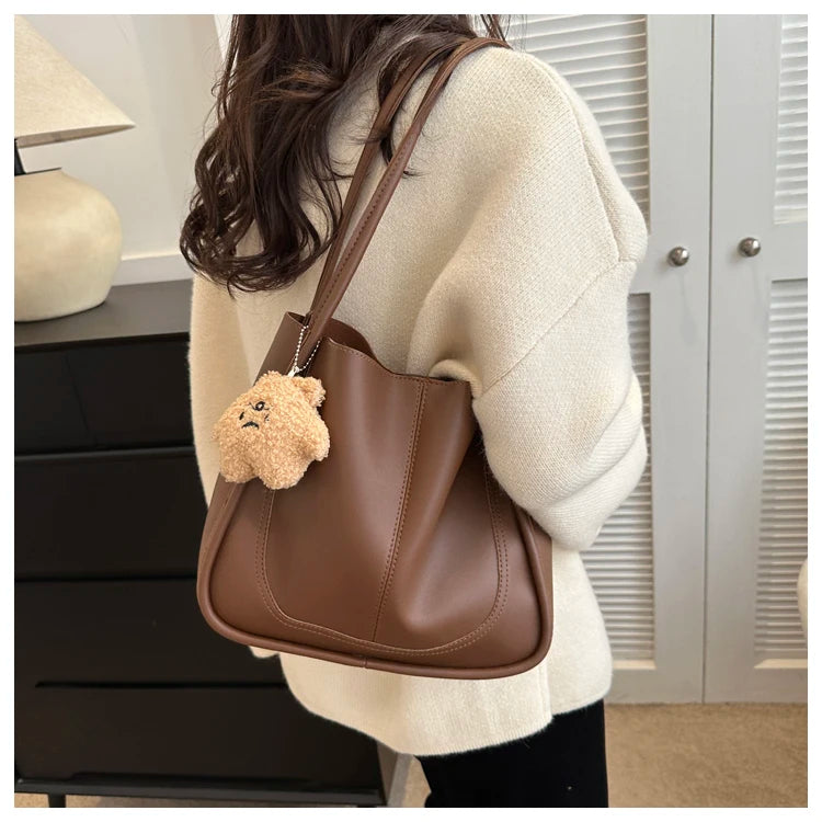 Large Capacity Bucket Bag Women's Retro Versatile Single Shoulder Tote Bag for Work Commuting Soft American Vintage Style