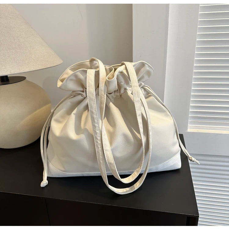 Casual Large Nylon Bucket Bag Women's Simple Style Korean Version Winter 2025 New Fashion Shoulder Handbag Soft Polyester