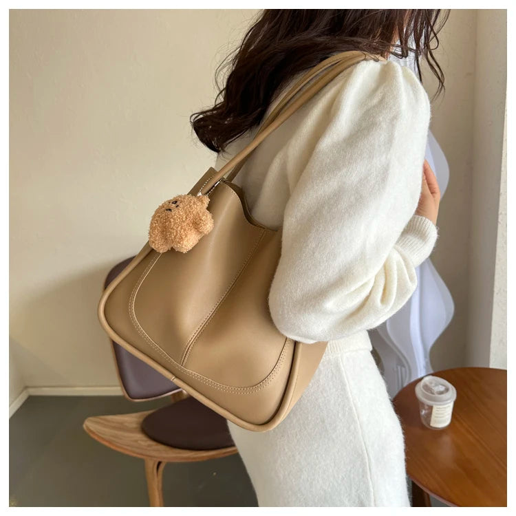 Large Capacity Bucket Bag Women's Retro Versatile Single Shoulder Tote Bag for Work Commuting Soft American Vintage Style