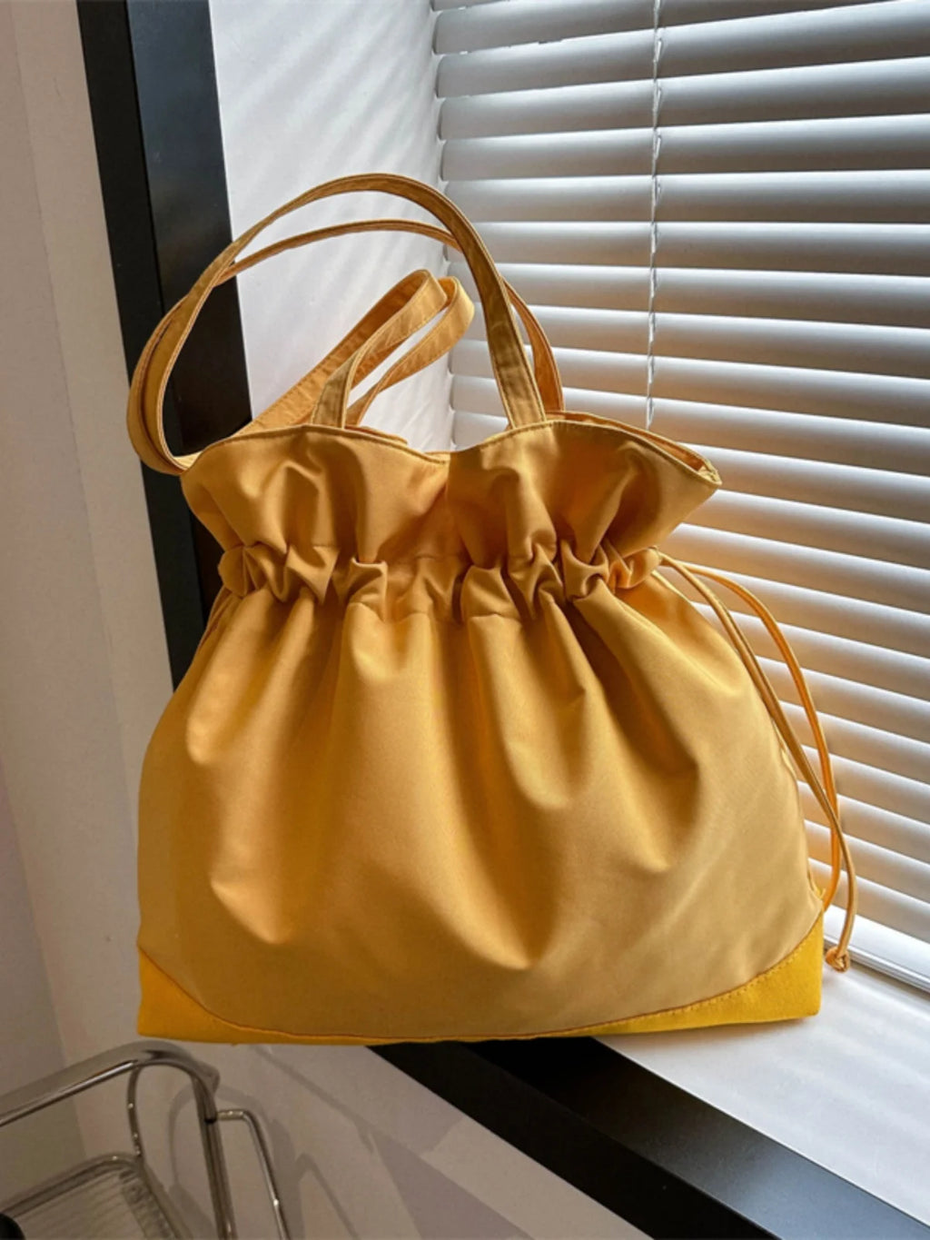 Casual Large Nylon Bucket Bag Women's Simple Style Korean Version Winter 2025 New Fashion Shoulder Handbag Soft Polyester