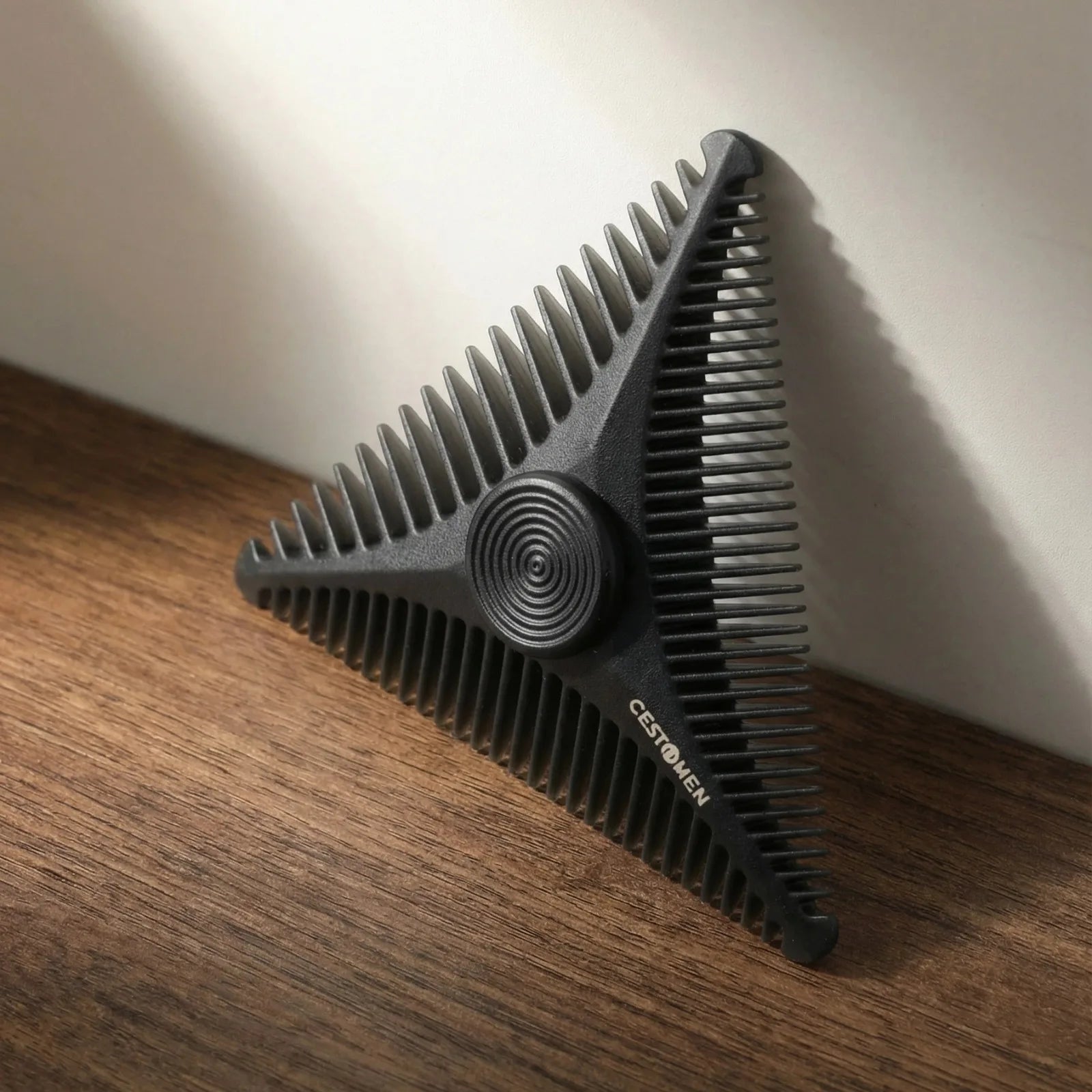 2/4Pc New Triangular Pocket Rotating Combs Fidget Bearing Portable Oil Head Comb For Men Mini Beard Combing Barber Styling Tools