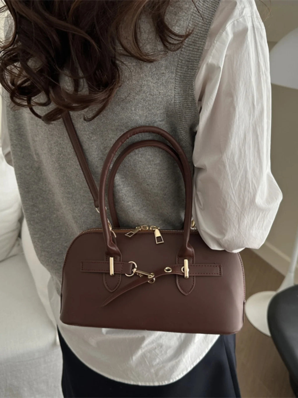 Modern  Shaped Women's Handbag Crossbody Commuter Bag Fashionable Retro Bowling Bag Soft Handle Polyester